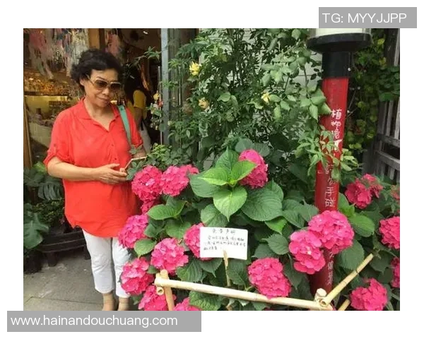 足球明星的漫画肖像艺术展现名人风采与个性魅力